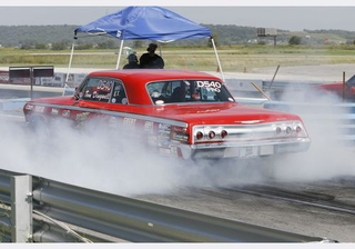 Illustration for article titled Vintage Drag Racing at Mid-America Motorplex